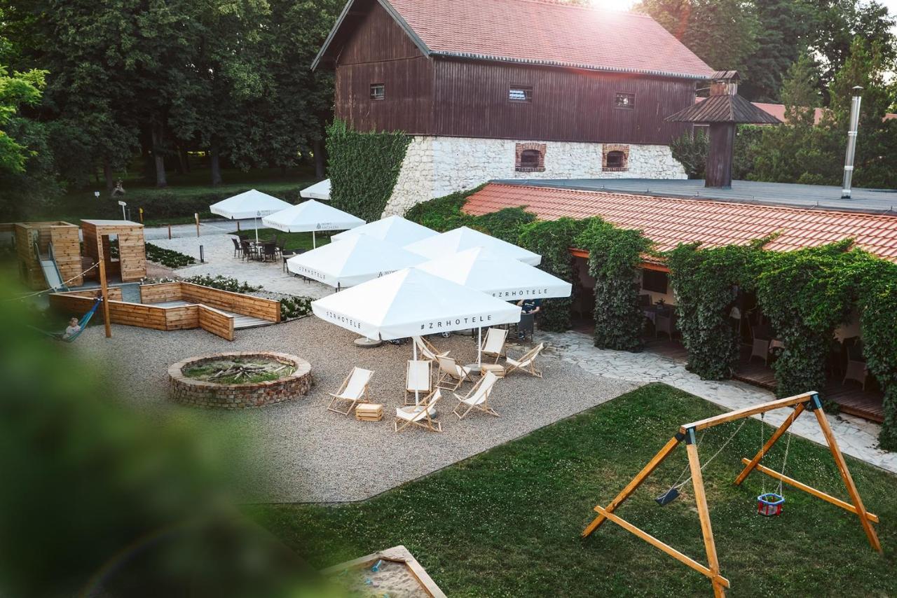 Hotell Dwor W Tomaszowicach Modlnica